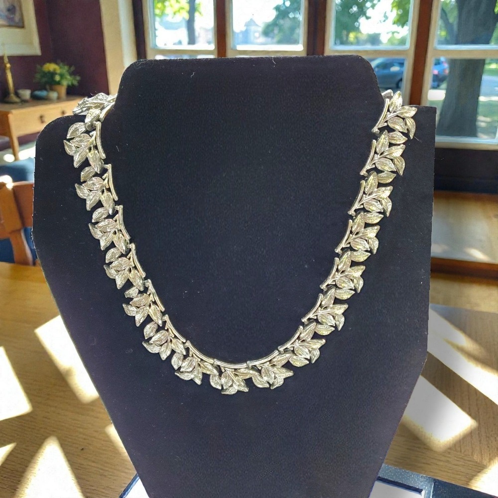 Coro Silver Tone Vintage Leaf Design Statement Necklace